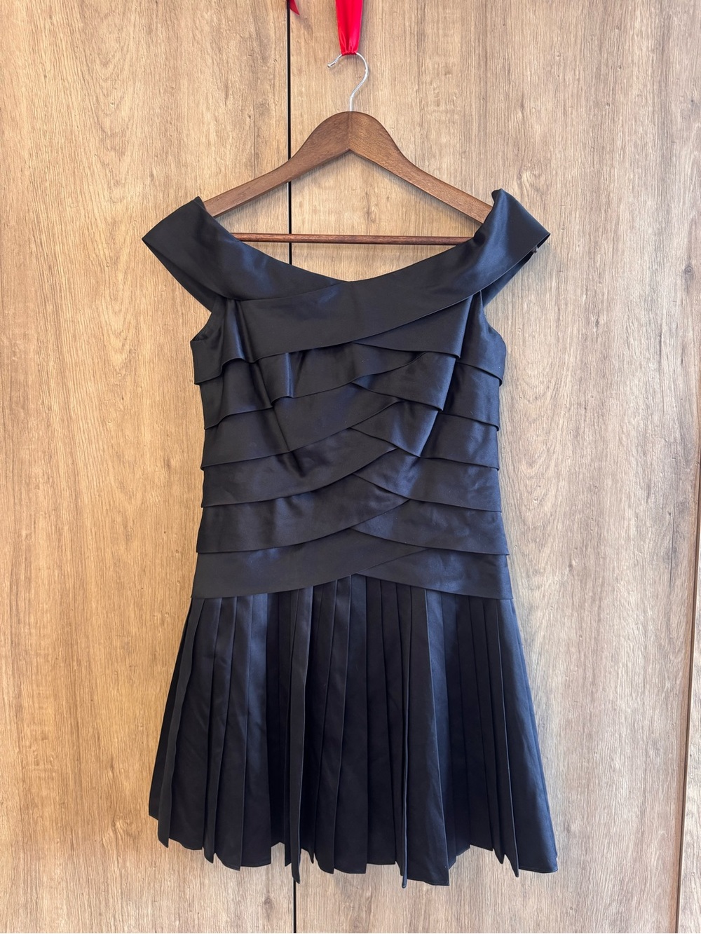 Ted Baker Women’s Black Off Shoulder Pleated Cocktail Vamp Wedding Party Dress S